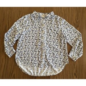 Jane & Delancey Giraffe Print Button Blouse XL Long Sleeve Roll Tab Blue Rayon